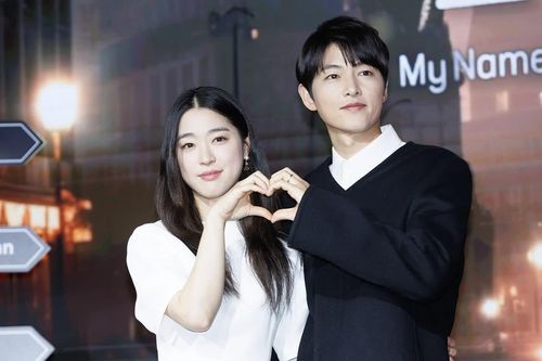 Song Joong Ki nói về cảnh nóng với diễn viên kém 11 tuổi