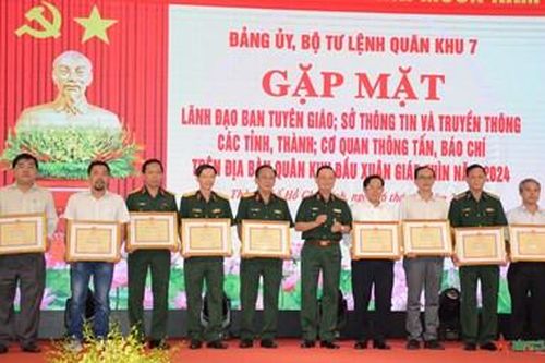 Quân khu 7 đẩy mạnh tuyên truyền mô hình điểm về quân sự, quốc phòng