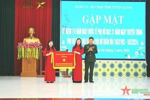 Đảng ủy, Bộ CHQS tỉnh Tuyên Quang: Gặp mặt và khen thưởng phụ nữ tiêu biểu