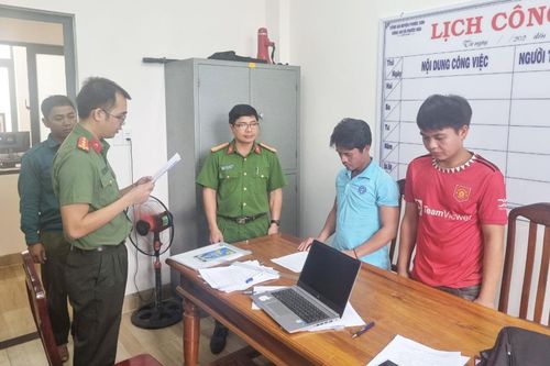 Dùng súng đi săn, 2 đối tượng bị khởi tố