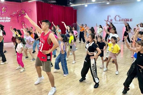 Cho trẻ nhảy theo TikTok: Lắng nghe để phát huy mặt tốt