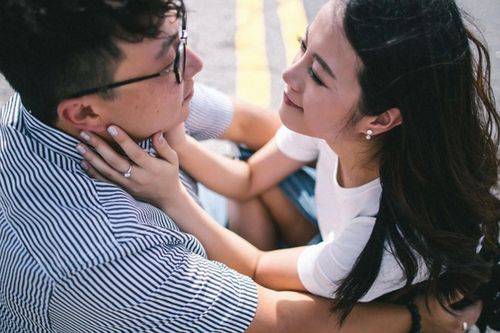 Dấu hiệu cô ấy đang lừa dối bạn