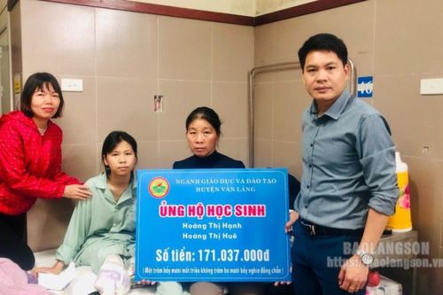 Lạng Sơn hỗ trợ 2 học sinh có hoàn cảnh khó khăn bị tai nạn giao thông