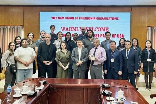 Đoàn đại biểu Đảng Cộng sản Hoa Kỳ tham quan, tìm hiểu Việt Nam