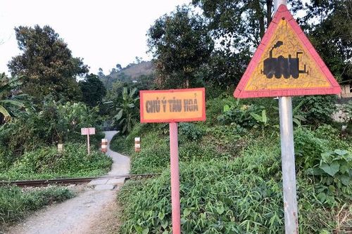 Lào Cai: Siết chặt quản lý các lối đi qua đường sắt do người dân tự mở
