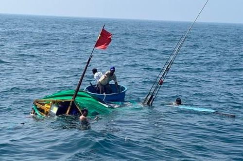 Phát hiện thi thể nghi là ngư dân vụ chìm tàu cá ở Quảng Ngãi