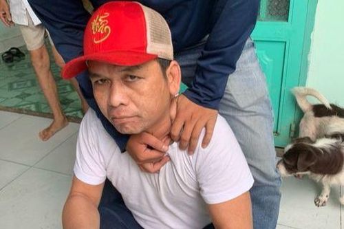 Bắt người đàn ông lấy tài sản của người bị tai nạn nằm bất động trên đường