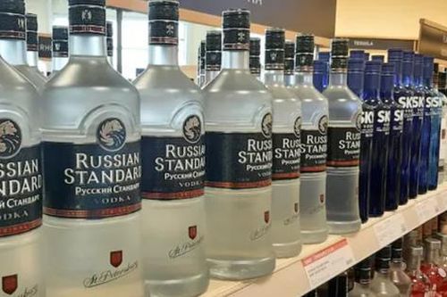 Bán đấu giá 5 container rượu vodka 'vô chủ'