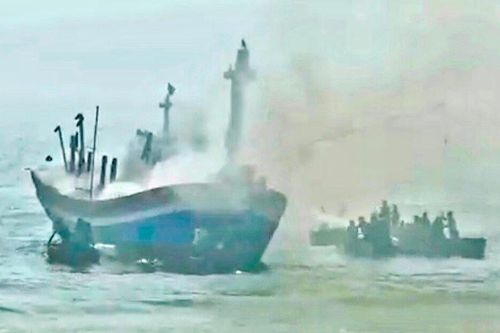 Quảng Ngãi: Một tàu cá bị bốc cháy, thiệt hại gần 2 tỷ đồng
