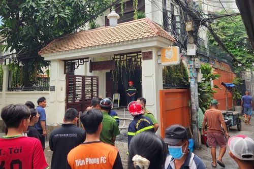 Cháy quán cà phê ở TP.HCM, khách nháo nhào bỏ chạy