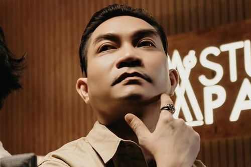 Ca sĩ Phạm Khánh Hưng: Sao phải sợ lỗi thời?