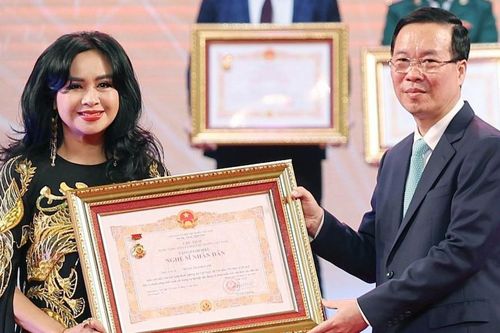 Thanh Lam mang danh hiệu NSND về tặng chồng, bật mí về đám cưới