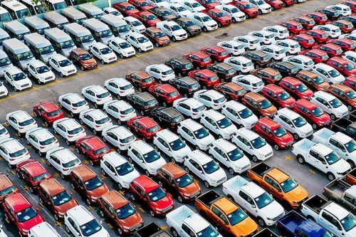Cung cao cầu thấp, doanh nghiệp ô tô không biết làm gì ngoài 'đại hạ giá'