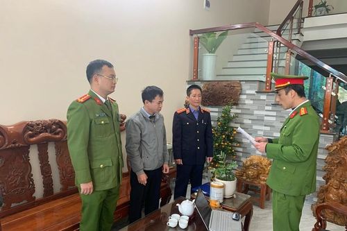 Phê chuẩn khởi tố Chi Cục trưởng Chi cục Dự trữ nhà nước tỉnh Tuyên Quang và thuộc cấp