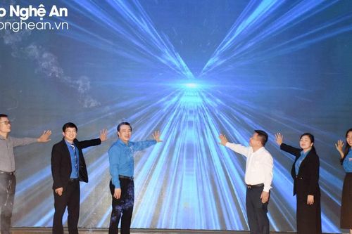 Tuổi trẻ Đại học Vinh khởi động Tháng Thanh niên và tuyên dương danh hiệu 'Nữ sinh tiêu biểu' năm 2024