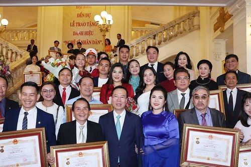 Chủ tịch nước dự Lễ trao tặng danh hiệu 'Nghệ sỹ Nhân dân,' 'Nghệ sỹ Ưu tú'