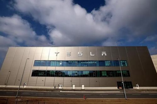 Tỷ phú Musk gọi vụ phóng hỏa nhà máy Tesla ở Đức là 'khủng bố sinh thái'