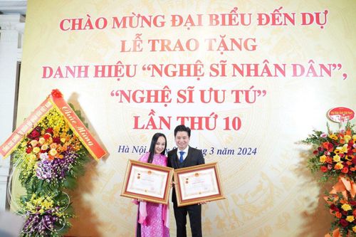 Niềm vui và tự hào của những gia đình nghệ sỹ khi được nhận danh hiệu cao quý