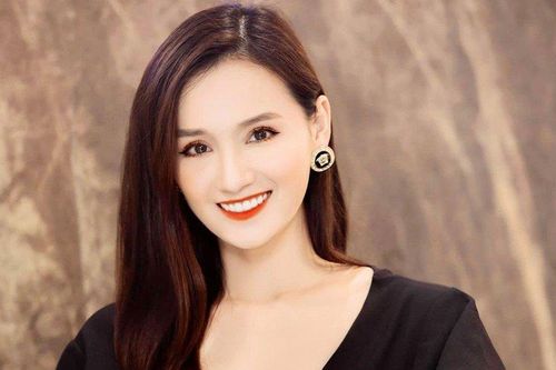 Biệt thự mới tậu của mỹ nhân giàu nhất 'vũ trụ VTV' sang chảnh cỡ nào?