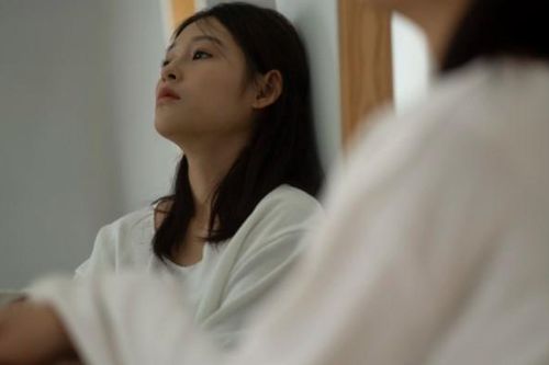 Đến gặp người thứ ba xin buông tha cho chồng mình, tôi choáng váng vì thái độ trơ trẽn của chị ta