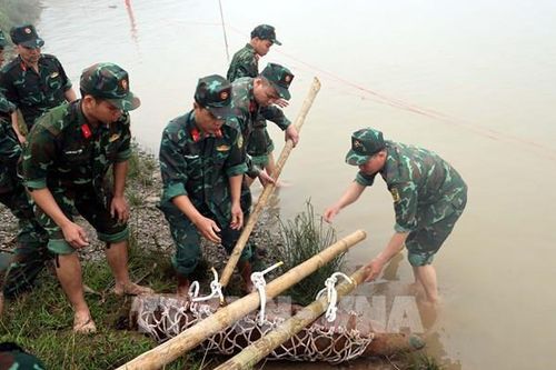 Hủy nổ quả bom phát hiện ở ven sông Luộc, Hưng Yên