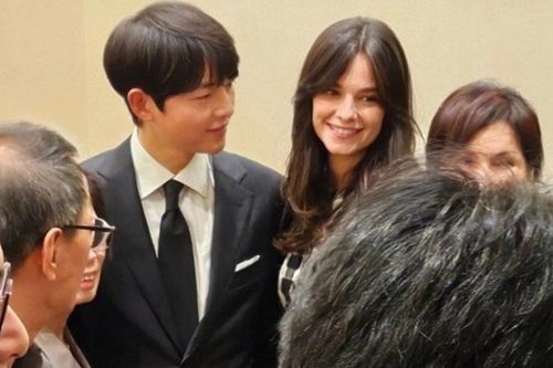 Song Joong Ki hé lộ ngoại hình của cậu con trai đầu lòng với vợ sắp cưới, có gì mà gây sốt?