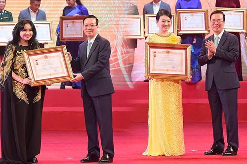 Nhiều nghệ sĩ hội ngộ tại Hà Nội, tham gia lễ trao tặng danh hiệu NSND, NSƯT