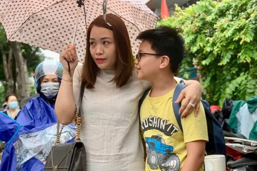 5 năm con không có nghỉ hè, mẹ bật khóc khi trường Ams dừng tuyển lớp 6