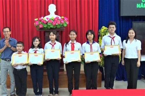 Phòng Giáo dục và Đào tạo TP. Châu Đốc tổng kết Hội thi hùng biện tiếng Anh