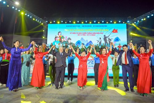Giao lưu nghệ thuật 'Thắm mãi tình dân quân'