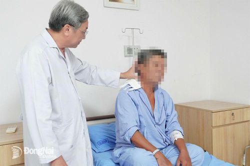 Mổ lấy khối u ở mang tai cho bệnh nhân nam 67 tuổi