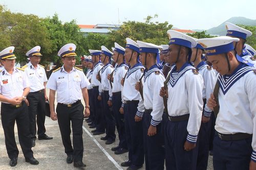 Tư lệnh Vùng 4 Hải quân kiểm tra công tác huấn luyện chiến sĩ mới
