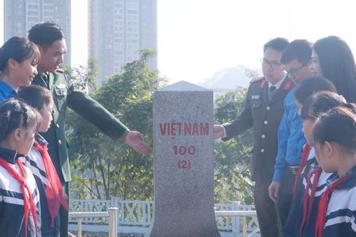 Nhiều hoạt động ý nghĩa tại Chương trình 'Tháng Ba biên giới'
