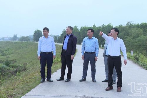 Kiểm tra hiện trạng đê, kè trước mùa mưa lũ