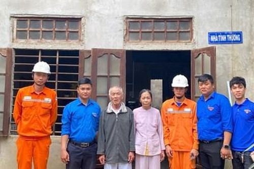 Lắp đặt, sửa chữa điện cho hộ nghèo, gia đình chính sách