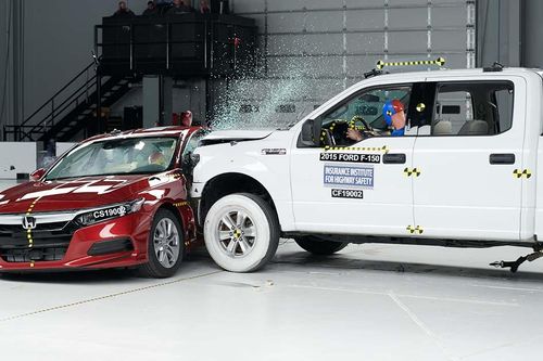 Top xe bán tải 'gục ngã' trước chứng nhận an toàn cao nhất của Mỹ