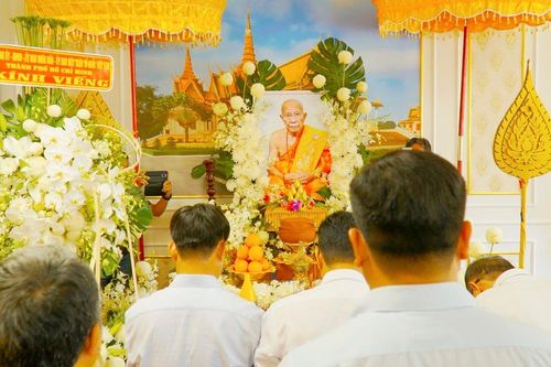 Lãnh đạo các cơ quan TP.HCM tưởng niệm Đại lão Hòa thượng Tep Vong - Tăng vương Campuchia
