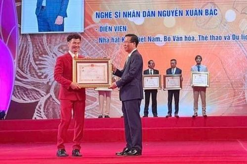 NSƯT Xuân Bắc được trao tặng danh hiệu NSND