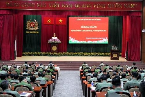 Công an TPHCM khai giảng lớp tập huấn điều lệnh, quân sự, võ thuật năm 2024