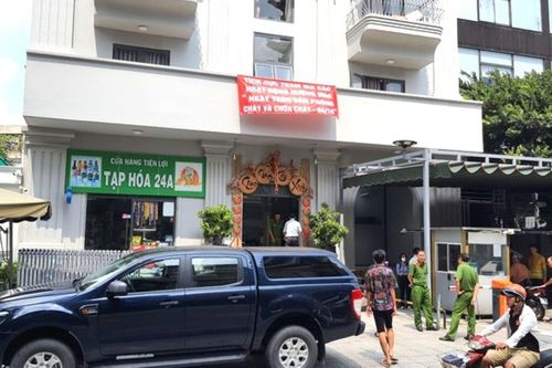 Tắt máy và rời vị trí lái khi dừng xe có bị xử phạt?
