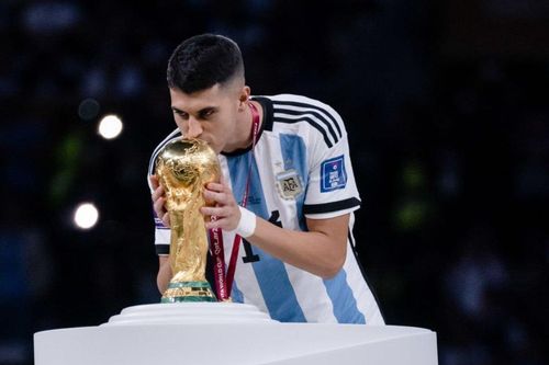 Đồng đội Messi bị tố ngoại tình, bỏ rơi vợ