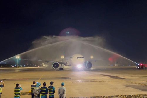 Turkmenistan Airlines đáp chuyến bay đầu tiên đến Tân Sơn Nhất