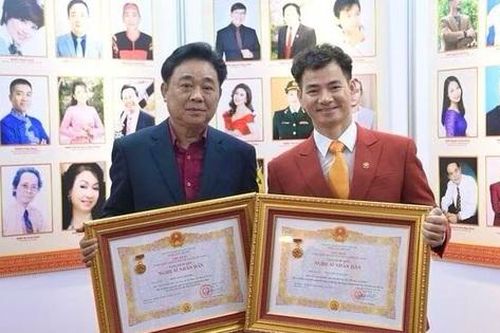 Xuân Bắc có những chia sẻ đầu tiên khi nhận danh hiệu NSND sáng nay