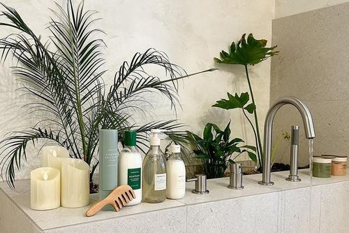 Xu hướng làm đẹp 2024 Sử dụng sản phẩm chăm sóc tóc có nguồn gốc từ thiên nhiên