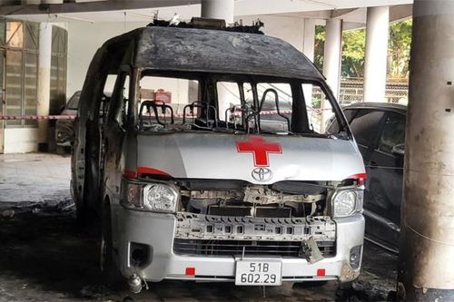 Xe cứu thương bốc cháy ở TPHCM hoạt động không phép
