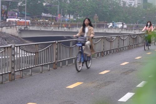 Người dân hào hứng: 'nên có nhiều tuyến đường dành cho xe đạp'