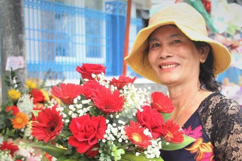 Quảng Nam: Nhộn nhịp thị trường hoa nhân ngày Quốc tế Phụ nữ