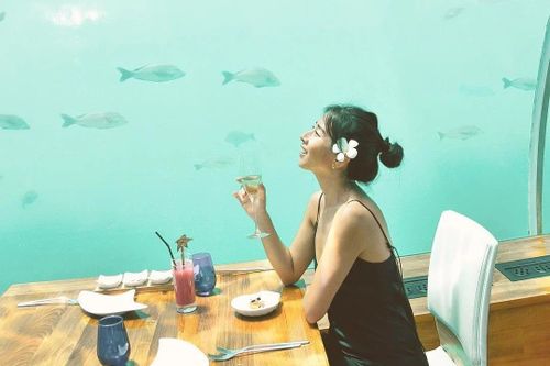 Ăn dưới nước, tắt hết đèn và những kiểu nhà hàng lạ nhất thế giới