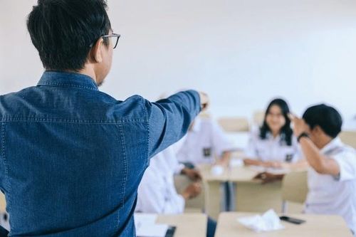 Thầy giáo Nhật mất việc vì dọa giết học sinh