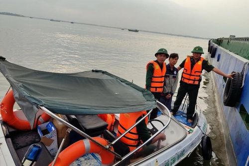 Sà lan bị chìm trên luồng Soài Rạp sau khi va chạm với tàu chở hàng
